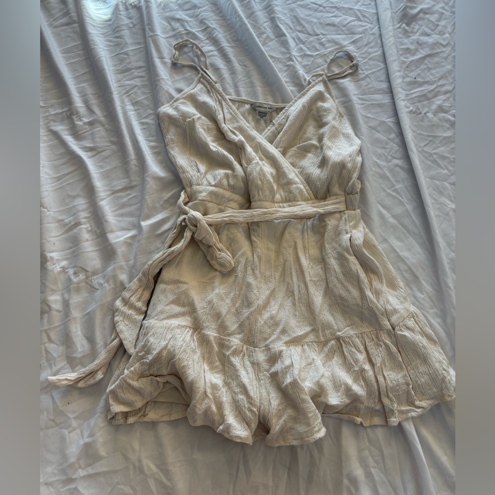 American Eagle Outfitters Cream romper size extra small XS tie waist